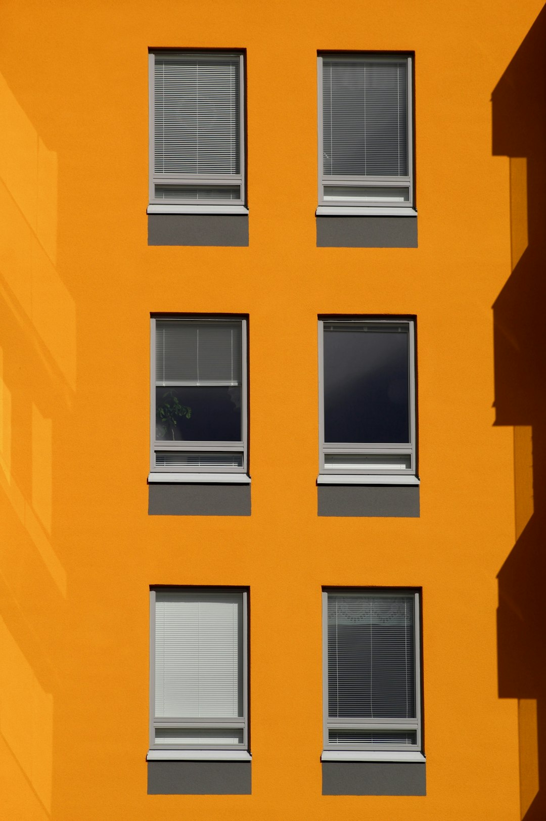 white-wooden-framed-glass-window-w7-cogx-ivq
